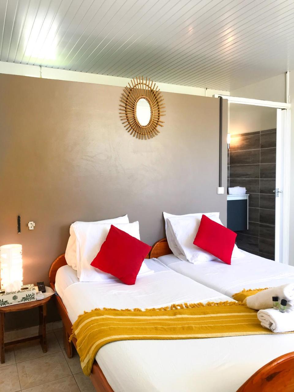 Hotel Oasis *